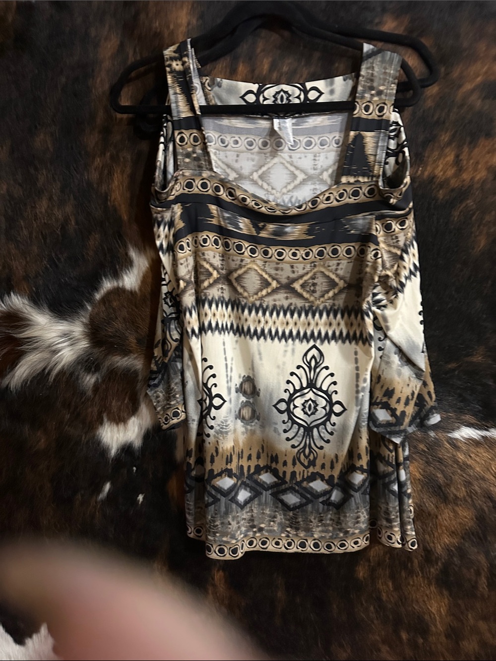 Cold-Shoulder Printed Tunic Top in Beige and Black